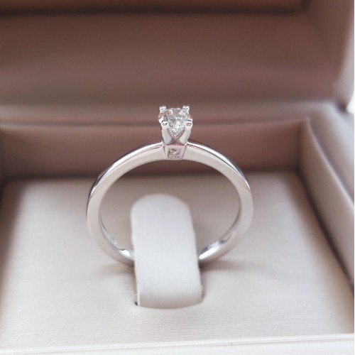 Λευκόχρυσο δαχτυλίδι μονόπετρο Κ18 με διαμάντια