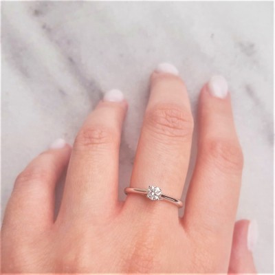 Λευκόχρυσο μονόπετρο δαχτυλίδι Κ18 με διαμάντι