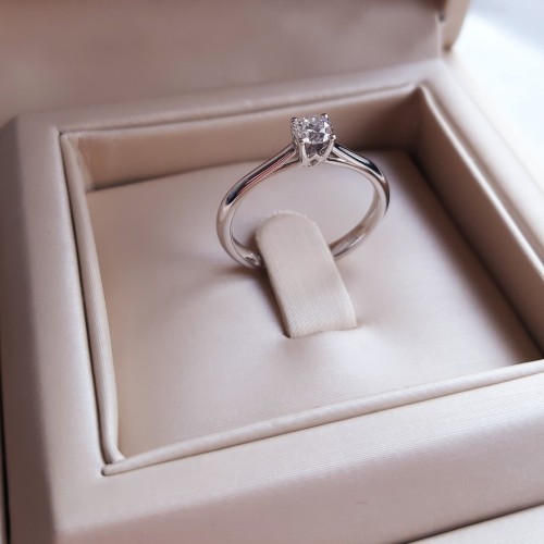 Λευκόχρυσο μονόπετρο δαχτυλίδι Κ18 με διαμάντι