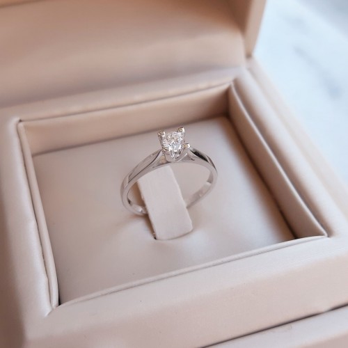 Λευκόχρυσο μονόπετρο δαχτυλίδι Κ18 με διαμάντι