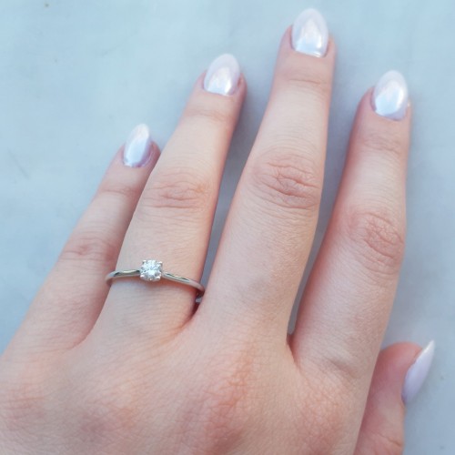 Μονόπετρο λευκόχρυσο δαχτυλίδι Κ18 με διαμάντι