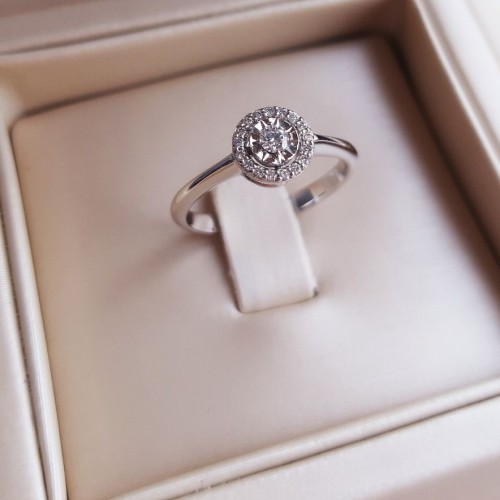 Λευκόχρυσο μονόπετρο δαχτυλίδι Κ18 με διαμάντια