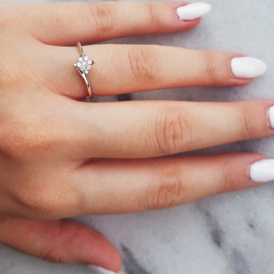 Λευκόχρυσο δαχτυλίδι Κ18 με διαμάντια