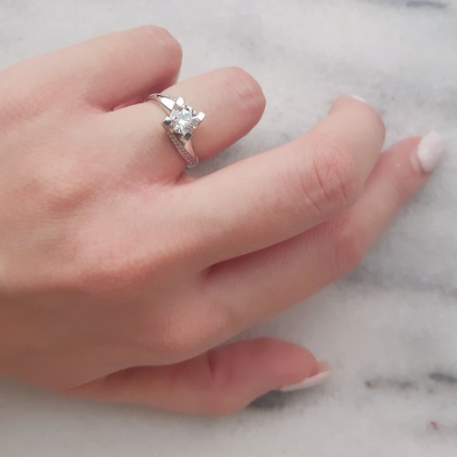 Λευκόχρυσο δαχτυλίδι μονόπετρο Κ9