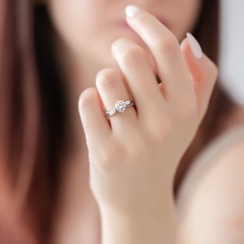 Λευκόχρυσο δαχτυλίδι μονόπετρο Κ14