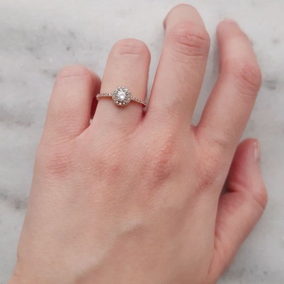 Ροζ χρυσό μονόπετρο δαχτυλίδι Κ14 με λευκά ζιργκόν