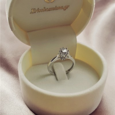 Λευκόχρυσο μονόπετρο δαχτυλίδι κορώνα Κ14