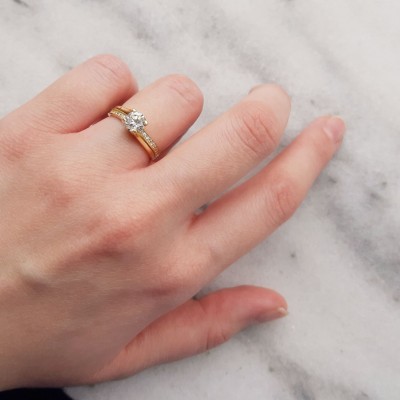 Χρυσό δαχτυλίδι μονόπετρο Κ14 με ζιργκόν