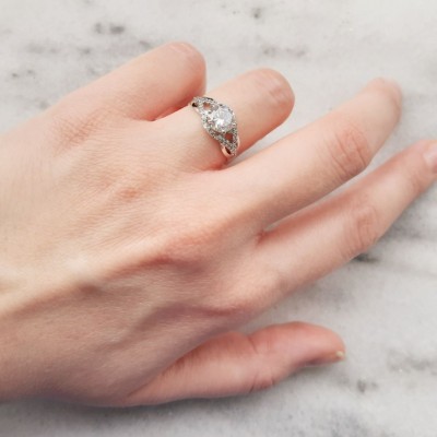 Λευκόχρυσο δαχτυλίδι μονόπετρο Κ14