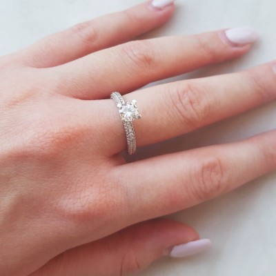 Λευκόχρυσο μονόπετρο δαχτυλίδι Κ14 με ζιργκόν