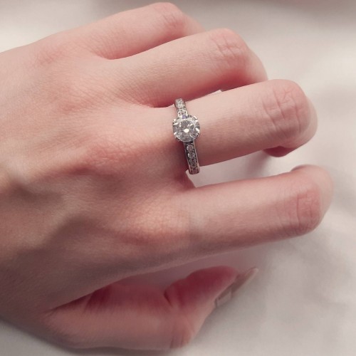 Λευκόχρυσο μονόπετρο δαχτυλίδι Κ14 με ζιργκόν