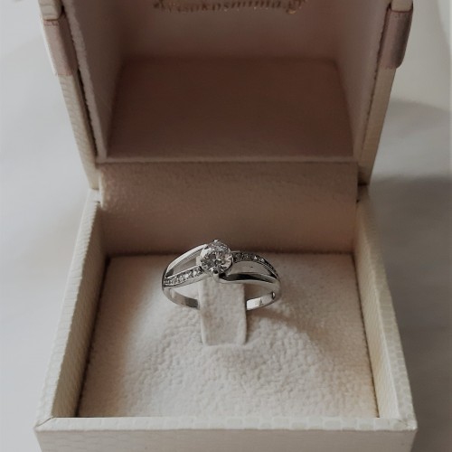 Λευκόχρυσο μονόπετρο δαχτυλίδι Κ14 με ζιργκόν