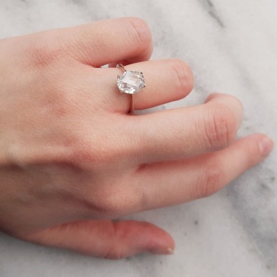 Μονόπετρο με οβάλ ζιργκόν από λευκό χρυσό Κ14 