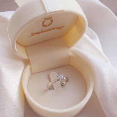 Κλασικό μονόπετρο δαχτυλίδι από λευκό χρυσό Κ14 με ζιργκόν