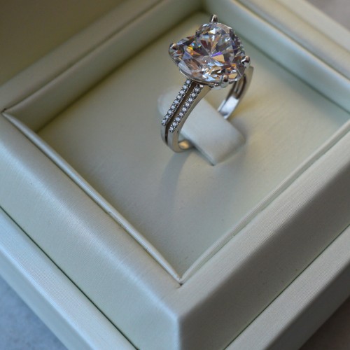 Λευκόχρυσο μονόπετρο δαχτυλίδι καρδιά Κ14 με ζιργκόν