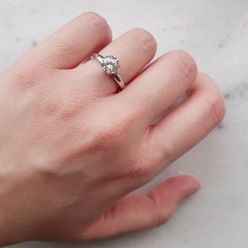 Λευκόχρυσο μονόπετρο δαχτυλίδι Κ14 με ζιργκόν