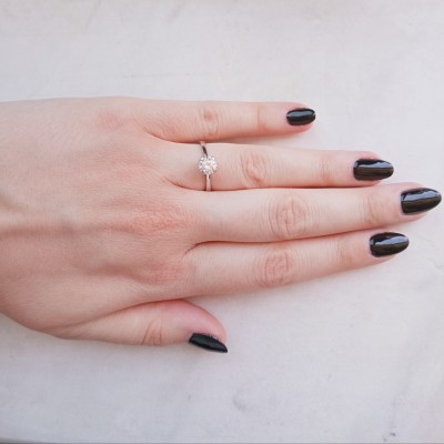 Λευκόχρυσο μονόπετρο δαχτυλίδι Κ14 με ζιργκόν