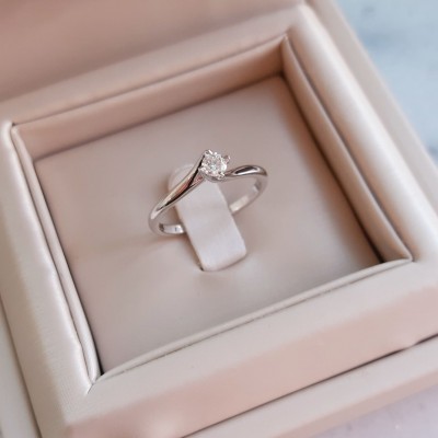 Λευκόχρυσο δαχτυλίδι μονόπετρο Κ18 με διαμάντι