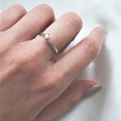 Λευκόχρυσο δαχτυλίδι μονόπετρο Κ18 με διαμάντι