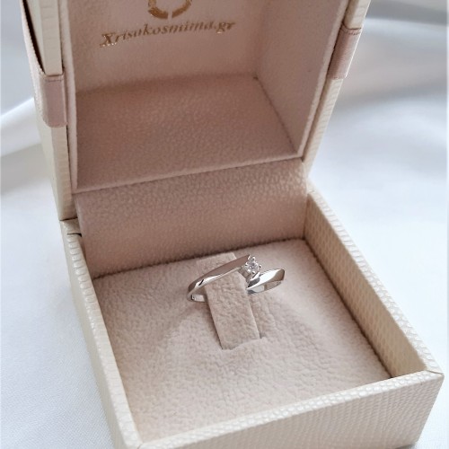 Λευκόχρυσο δαχτυλίδι μονόπετρο Κ18 με διαμάντι