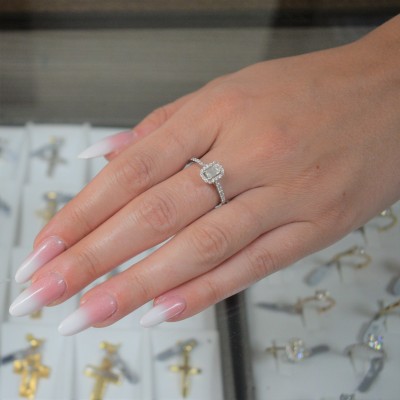 Λευκόχρυσο δαχτυλίδι μονόπετρο Κ18 με διαμάντια