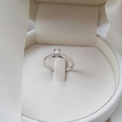 Λευκόχρυσο δαχτυλίδι μονόπετρο Κ18 με διαμάντι
