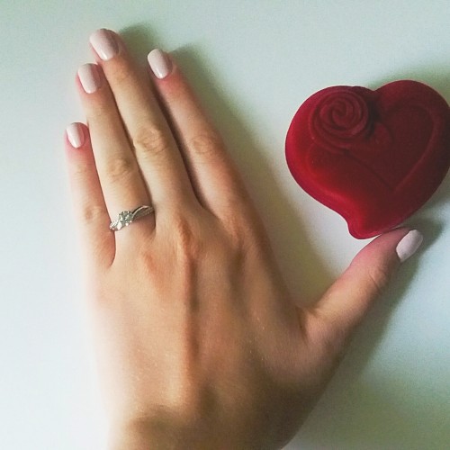 Λευκόχρυσο δαχτυλίδι μονόπετρο Κ14