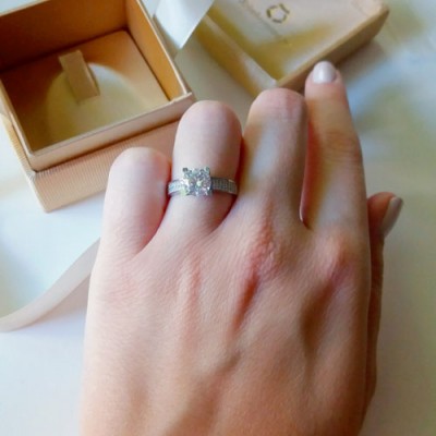 Λευκόχρυσο μονόπετρο δαχτυλίδι Κ14 με ζιργκόν