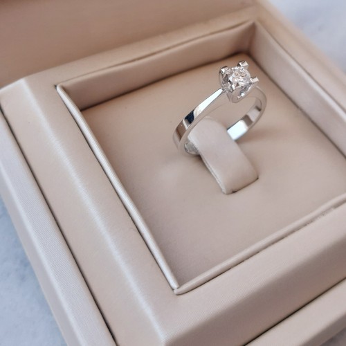 Λευκόχρυσο μονόπετρο δαχτυλίδι Κ18 με διαμάντι