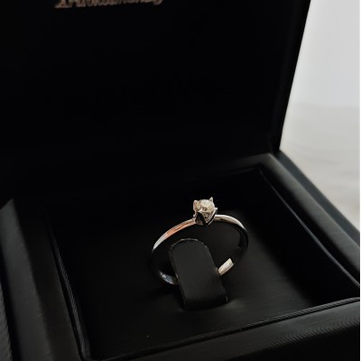 Λευκόχρυσο δαχτυλίδι μονόπετρο Κ18 με διαμάντι