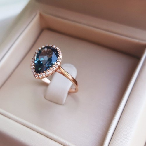 Δαχτυλίδι από ροζ χρυσό Κ18 με διαμάντια και London Blue Topaz