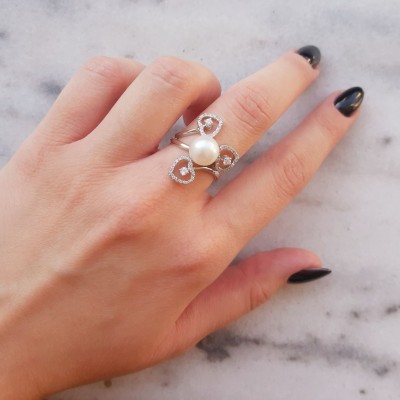 Λευκόχρυσο δαχτυλίδι Κ14 με μαργαριτάρι