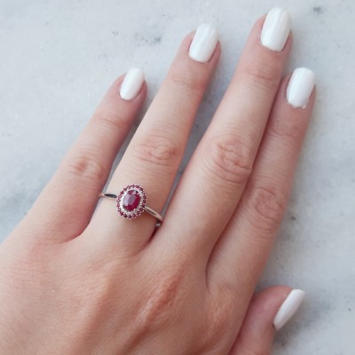 Λευκόχρυσο δαχτυλίδι Κ18 με διαμάντια και ρουμπίνια