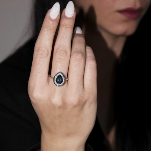 Λευκόχρυσο δαχτυλίδι Κ18 με London Blue Topaz και διαμάντια