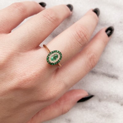 Χρυσό δαχτυλίδι Κ18 με διαμάντια και σμαράγδια