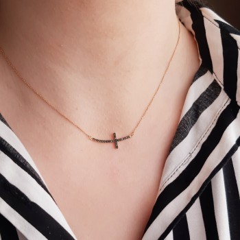 Σταυρός από ροζ χρυσό Κ18 με μαύρα διαμάντια