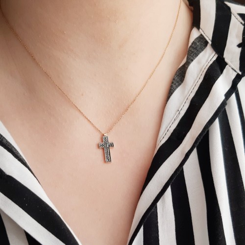 Σταυρός από ροζ χρυσό Κ18 με μαύρα διαμάντια