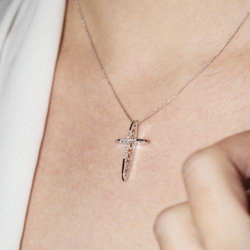 Λευκόχρυσος σταυρός Κ18 με διαμάντια και αλυσίδα