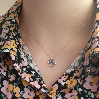 Ροζ χρυσός σταυρός Κ18 με διαμάντια