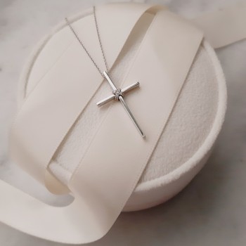 Λευκόχρυσος σταυρός Κ18 με διαμάντια και αλυσίδα