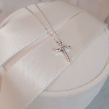 Λευκόχρυσος σταυρός Κ18 με διαμάντια και αλυσίδα