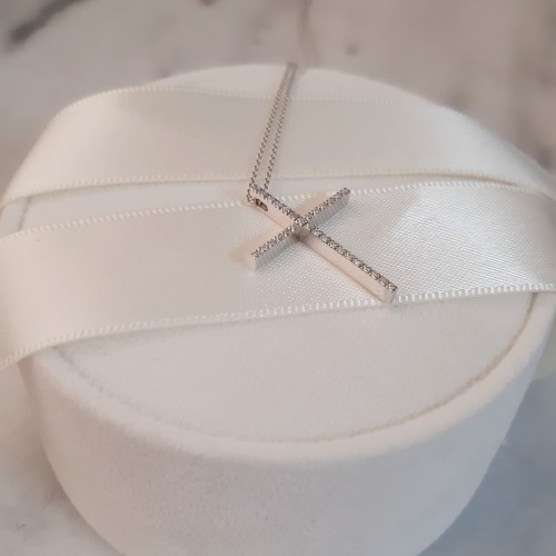 Λευκόχρυσος σταυρός Κ18 με διαμάντια και αλυσίδα