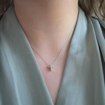 Λευκόχρυσος σταυρός Κ18 με διαμάντια και αλυσίδα