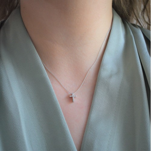 Λευκόχρυσος σταυρός Κ18 με διαμάντια και αλυσίδα