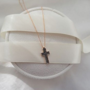 Σταυρός από ροζ χρυσό Κ18 με μαύρα διαμάντια