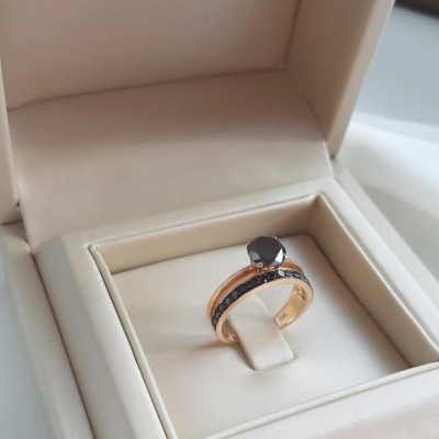 Μονόπετρο δαχτυλίδι από ροζ χρυσό Κ18 με black diamonds