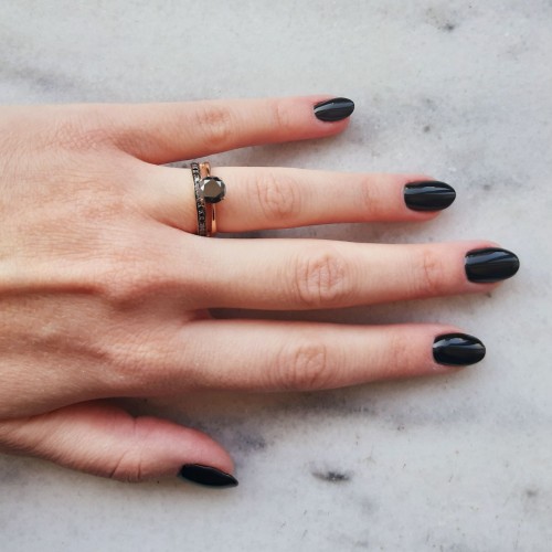 Μονόπετρο δαχτυλίδι από ροζ χρυσό Κ18 με black diamonds